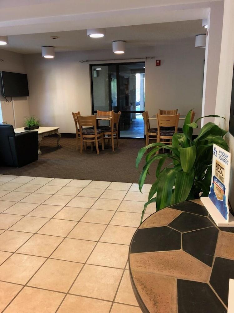 Super 8 By Wyndham Diberville Biloxi Area Kültér fotó
