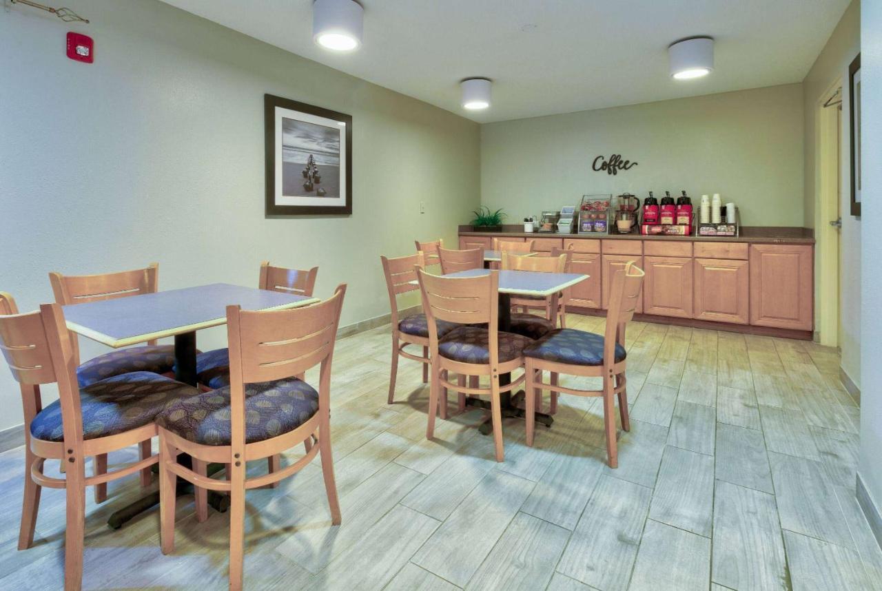 Super 8 By Wyndham Diberville Biloxi Area Kültér fotó